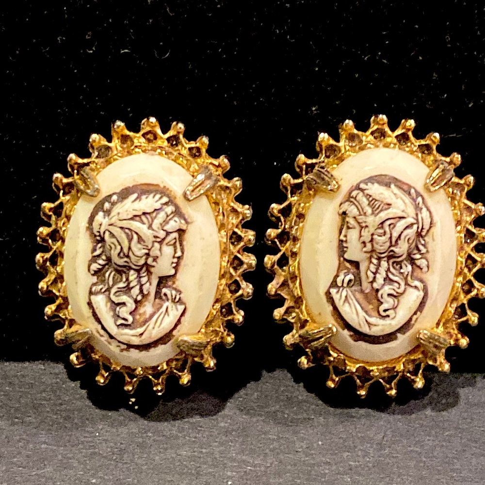 FlorenzA Gold Tone Cameo Earrings with Clip Backs.